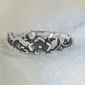 ❤️ 2 for $10 PRICE DROP
 Antiqued Flower Ring